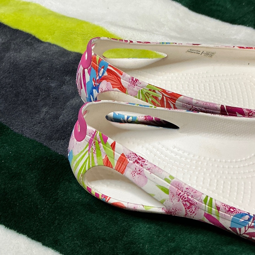 CROCS Colorful Floral Women's Flats Size 7 - Picture 5 of 9